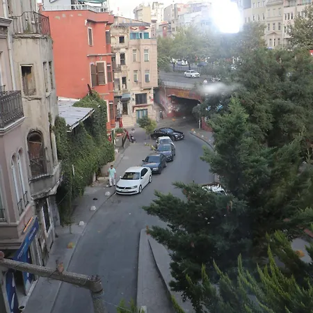 מלון Kuzgun House 3*